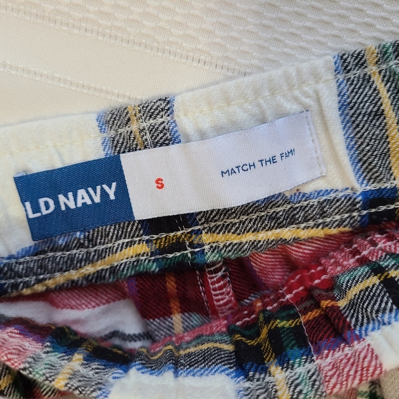 (1170) Old Navy Leasure Pants, Size: Small Color: Plaid (Red/White) - Picture 7 of 15
